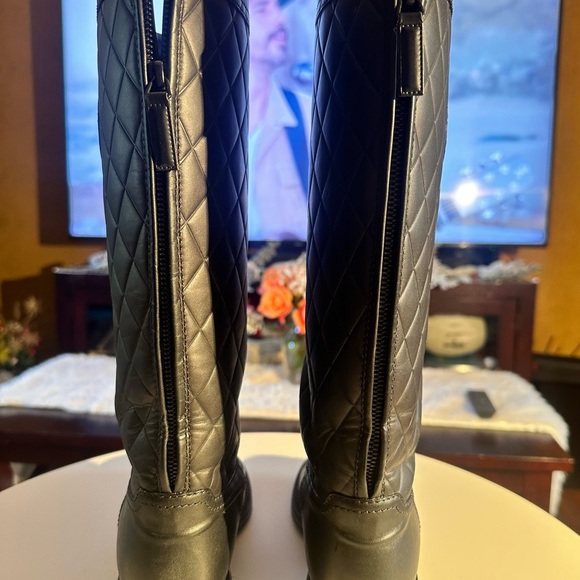 CHANEL INTERLOCKING CC LOGO LEATHER BOOTS - Picture 2 of 6